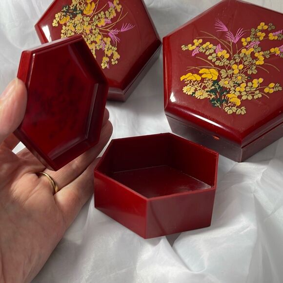 Vintage set of 3 lacquer finish floral nesting boxes acrylic. - Picture 5 of 8